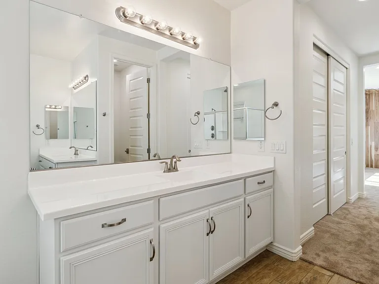 211 E Brinley Dr — Photo 25
