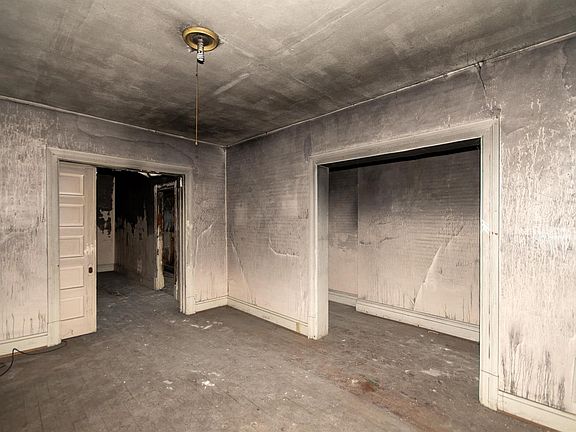 3rd image of 3457 S Grand Blvd