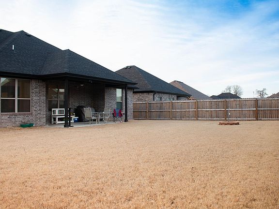 3rd image of 871 Bob Glen Cir