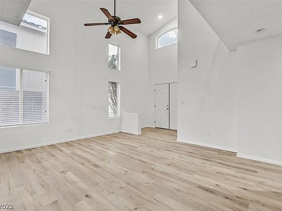 4th image of 6026 Evening View St