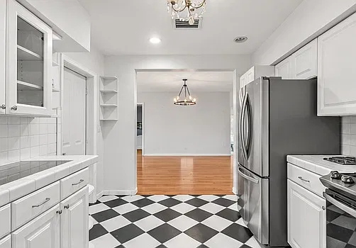 4 bed, 2277 sqft, $8,000 — Photo 4