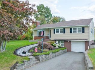 124 Westmont Dr, Middletown, CT 06457