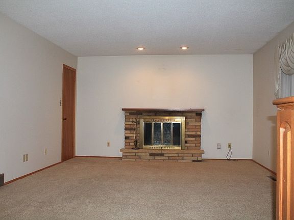4th image of 1101 E 8th St