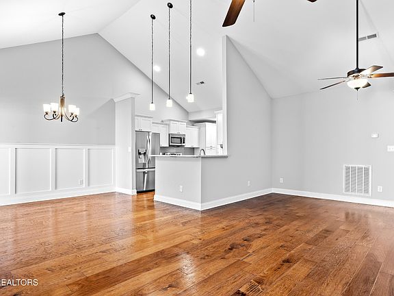 2nd image of 601 Mountain View Villas Way