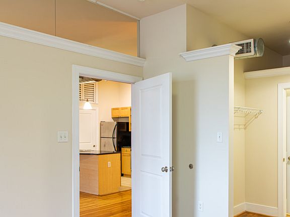 5th image of 214 N Dunlop St APT 201