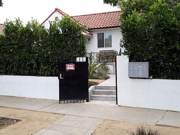 Street view of 4-plex apt building, apt is in back of building, upper unit