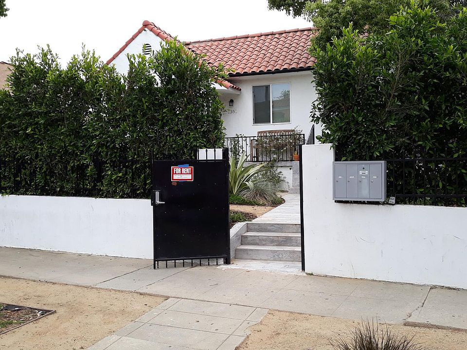 Street view of 4-plex apt building, apt is in back of building, upper unit