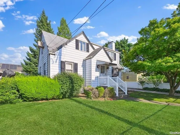 6 4th Street, Elmont, NY 11003