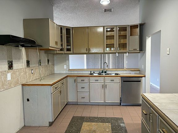 5th image of 2280 SE Tiffany Ave
