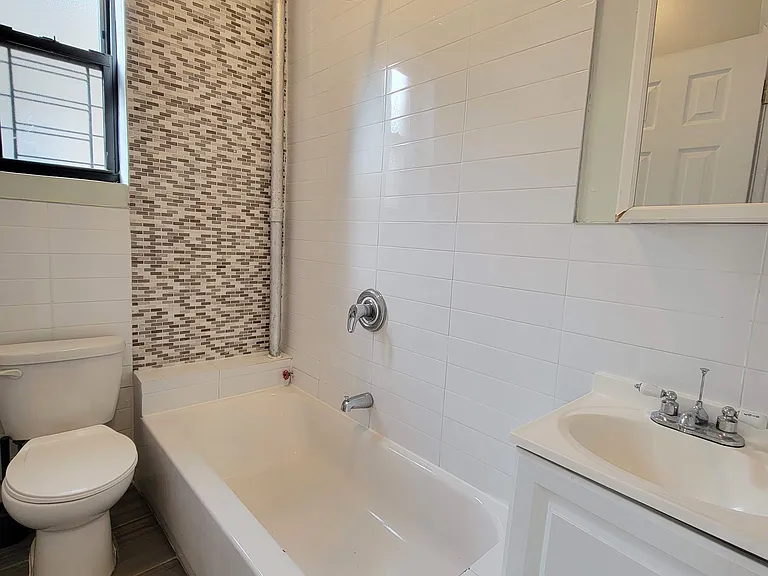 184 Nagle Ave #5C — Photo 7