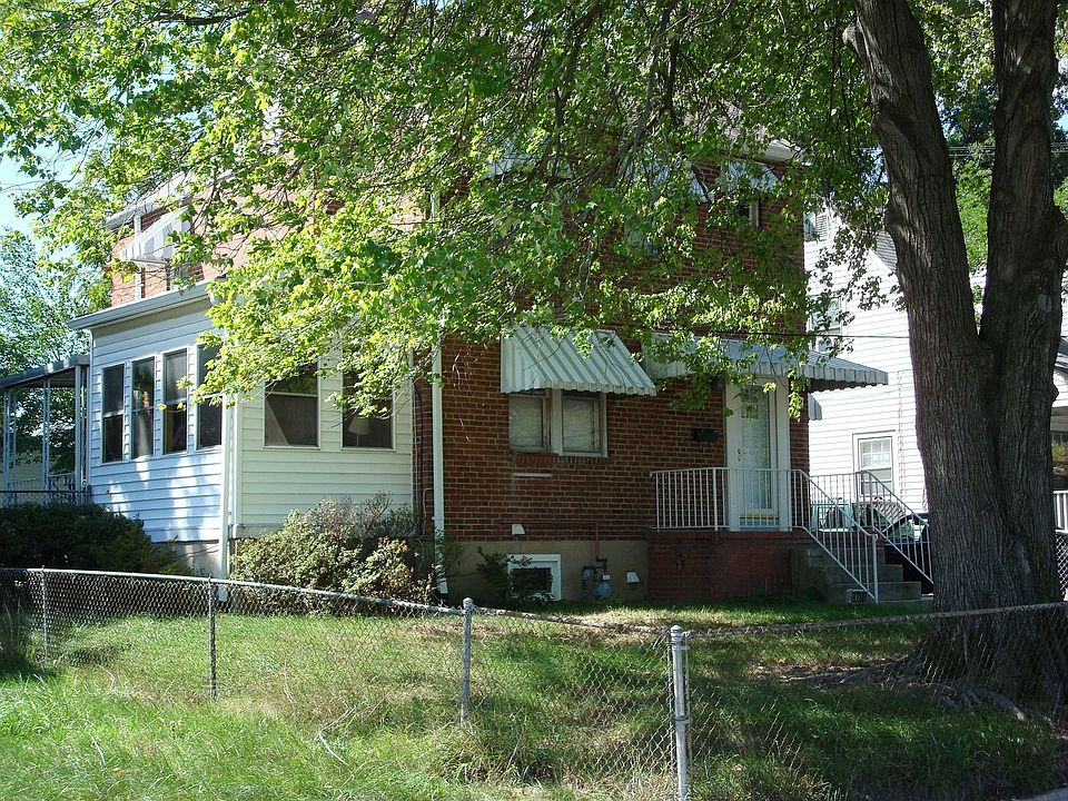 Sun room; Maple Tree