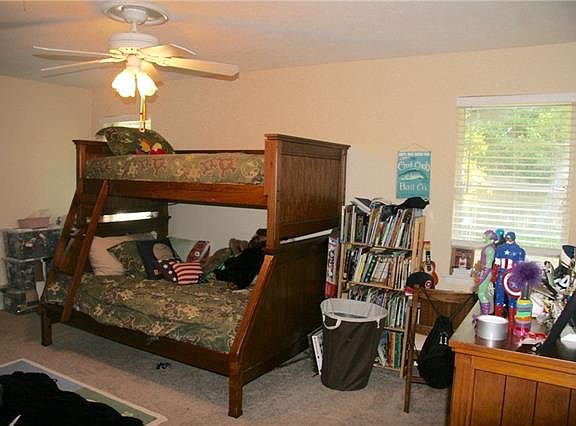 3rd image of 4009 Hartwood Dr
