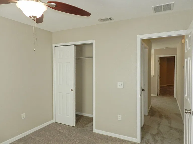10837 Kensington Park Ave — Photo 22