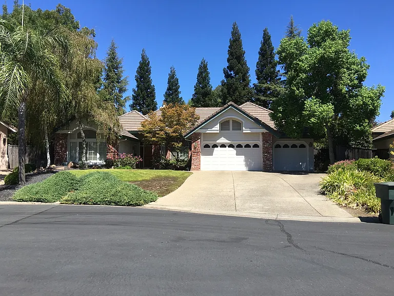 120 Heaton Ct — Photo 1