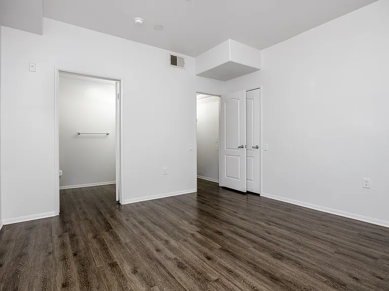 Vinton Court Apartments — Photo 20
