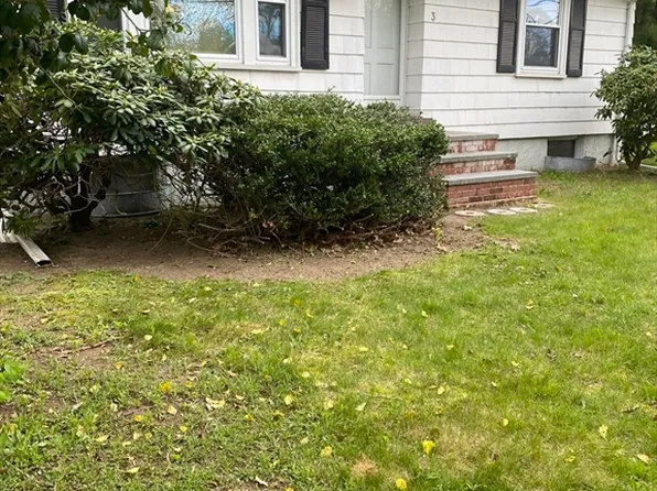 3 Lariviere Rd, Framingham, MA 01701