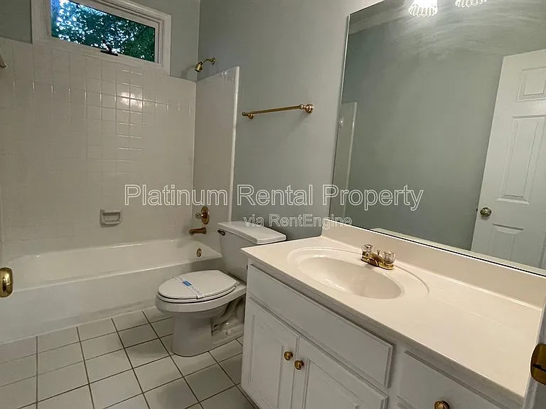 870 Ingleside Dr — Photo 13