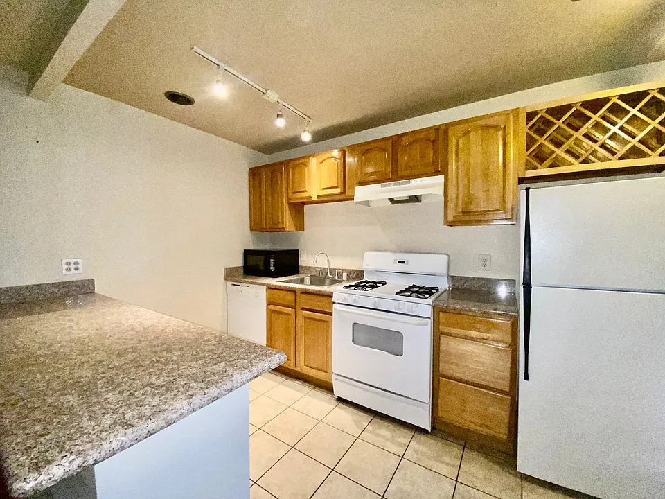 2523 I St