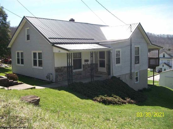 370 S Walnut St Philippi Wv 26416 Mls 10137033 Zillow