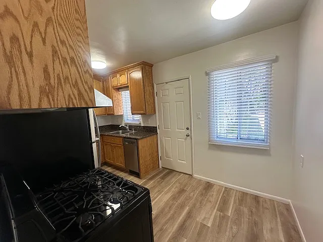 4038 1/2 Manhattan Beach Blvd — Photo 2