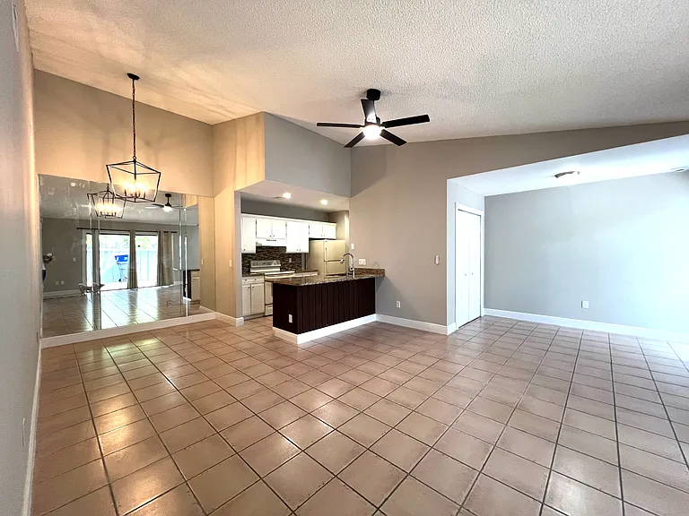 1077 Goldenrod Rd #A — Photo 11