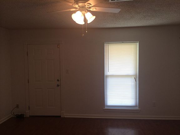 4th image of 24 Camellia Ln