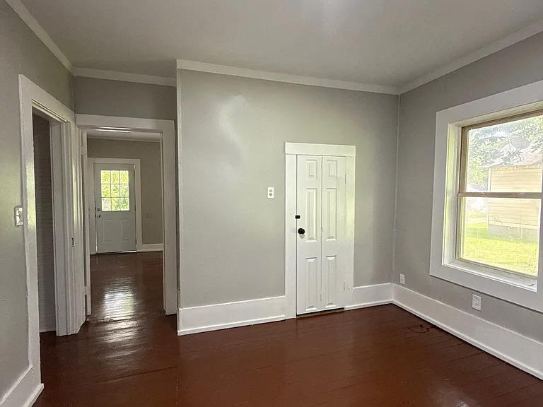 535 N College St — Photo 8