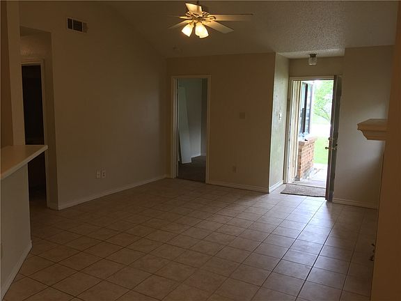 5th image of 1009/1010 Hyridge St