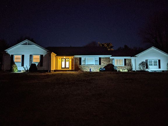 3rd image of 65 Woodlake Ln