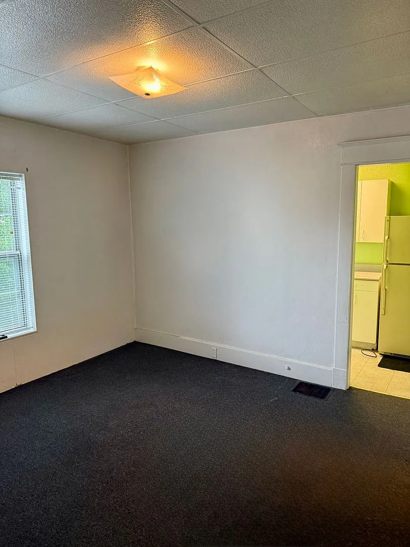 404 Center Ave — Photo 3