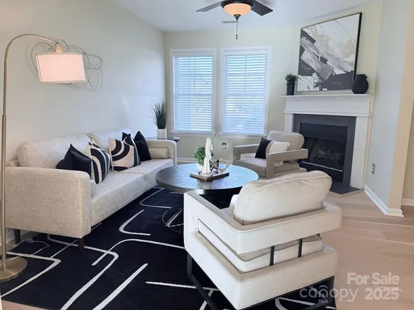 6635 Vlosi Dr, Charlotte, NC 28226