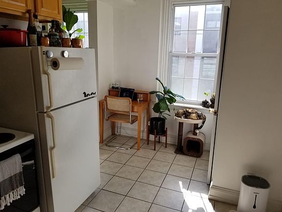 2nd image of 613 N 4th St Floor 2