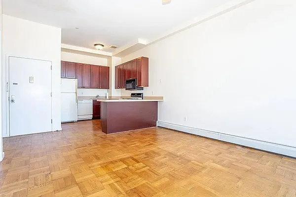 Rented by SERHANT. | media 1