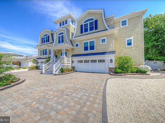 3rd image of 59 W Holly Dr