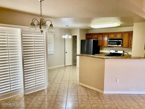 7334 Prickley Pear Dr, El Paso, TX 79912