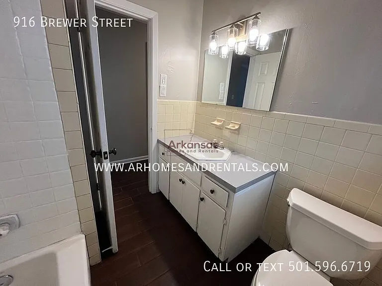 916 Brewer St — Photo 9
