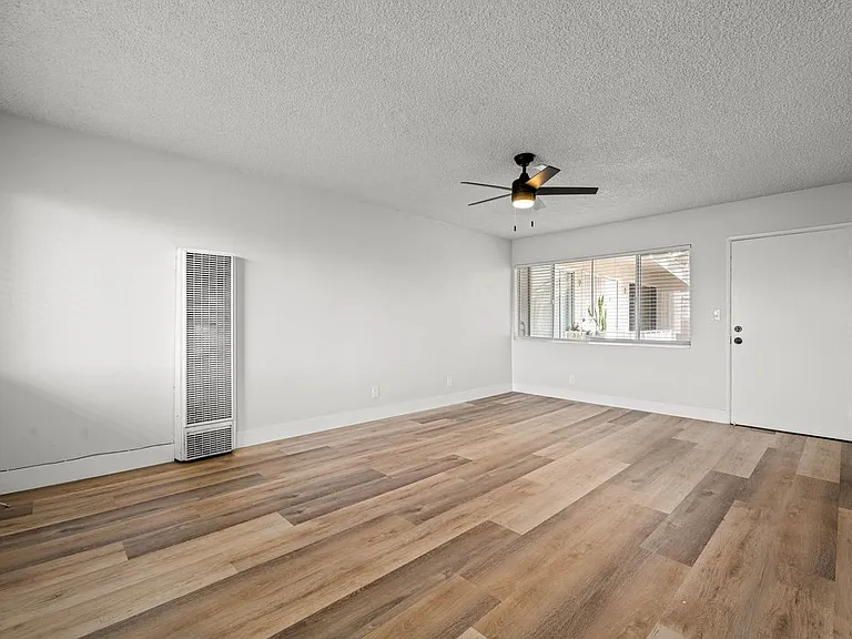 815 Victor Ave — Photo 12