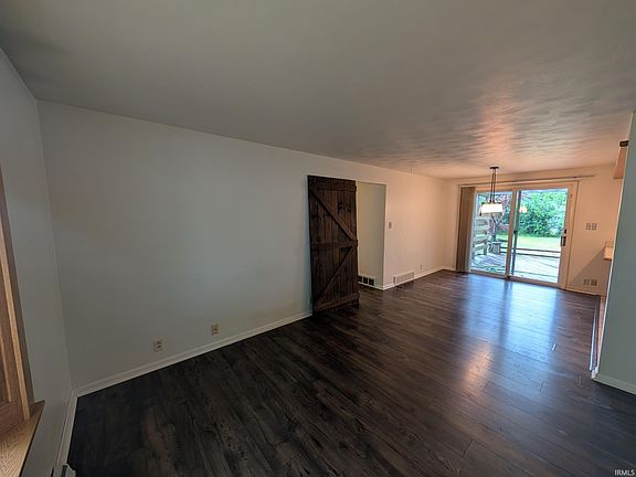 4th image of 23039 Gardena Pl