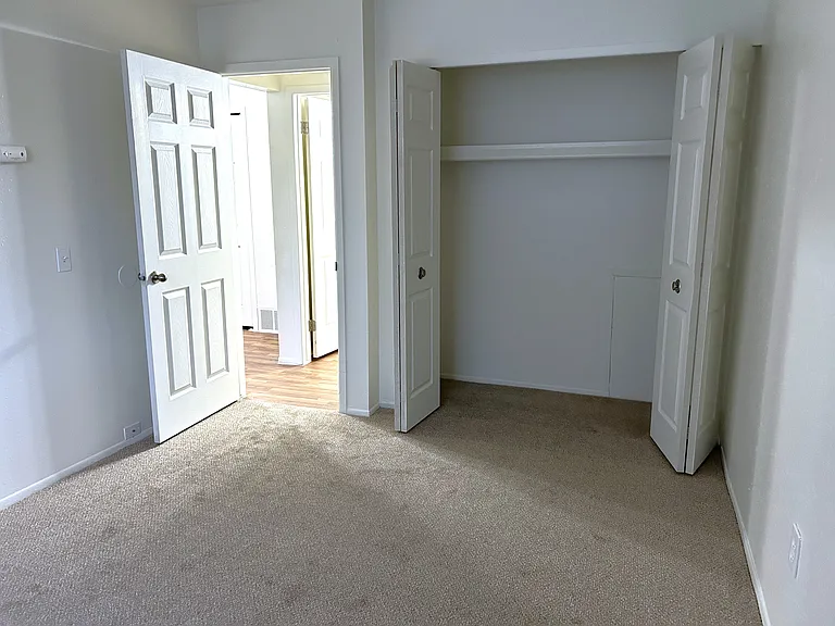 Huntington Place Apartments — Photo 32
