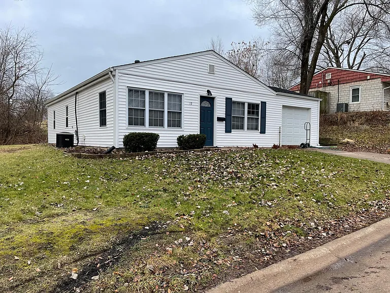 19 Riverview Ln — Photo 1