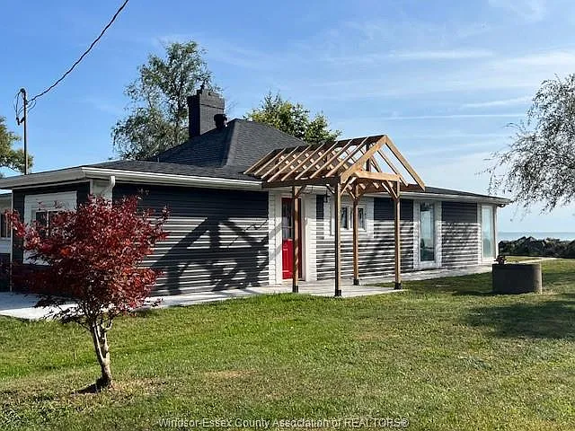 394 Robson Rd — Photo 1