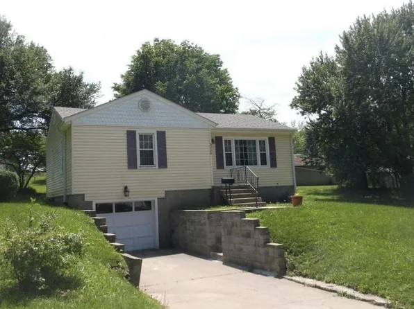 3220 Jackson St, Saint Joseph, MO 64507