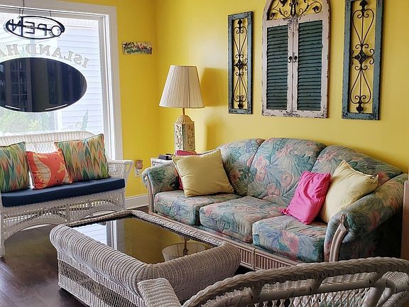 3rd image of 5016 E Oak Island Dr