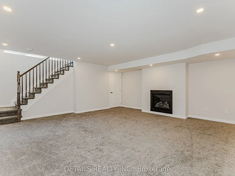 276 Avro Cir — Photo 24
