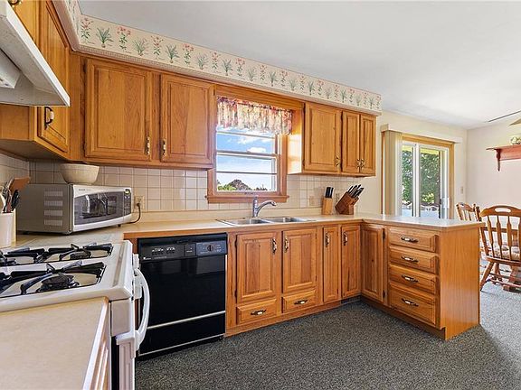 3rd image of 2458 Knollwood Ave