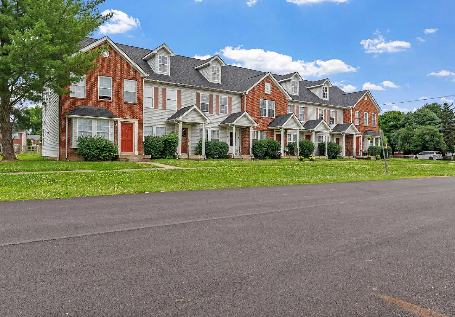 2 bed, 1.5 bath, 1020 sqft, $1,490 — Photo 3