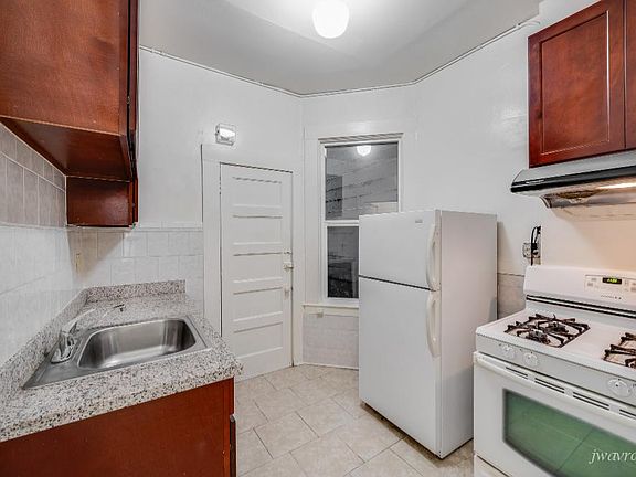 2nd image of 729 Hyde St APT 5
