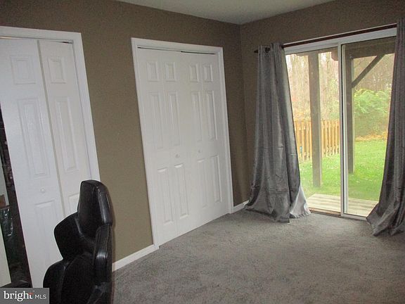 4th image of 33 Shawn Ln