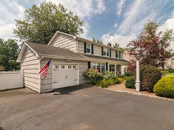 196 Woodridge Drive South