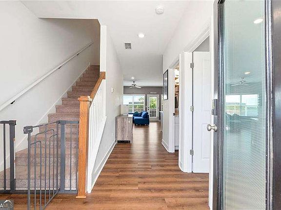 5th image of 119 Jones St